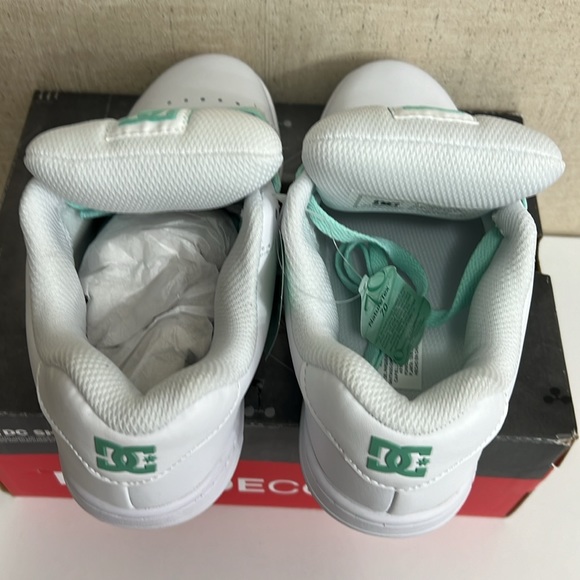 WOMEN’S DC GAVELER SNEAKERS SIZE 6.5 IN WHITE AND MINT - Picture 8 of 9